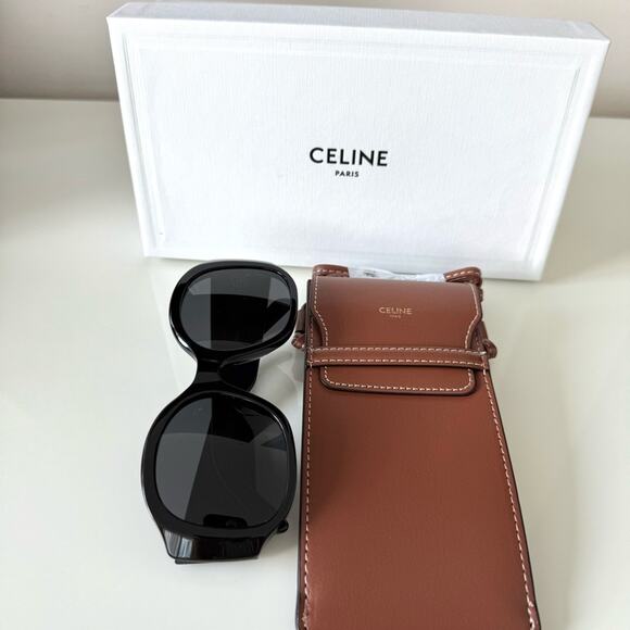 NEW!!! Celine black Triomphe sunglasses CL40305U 01A Authentic Retail 650$ - Picture 7 of 7